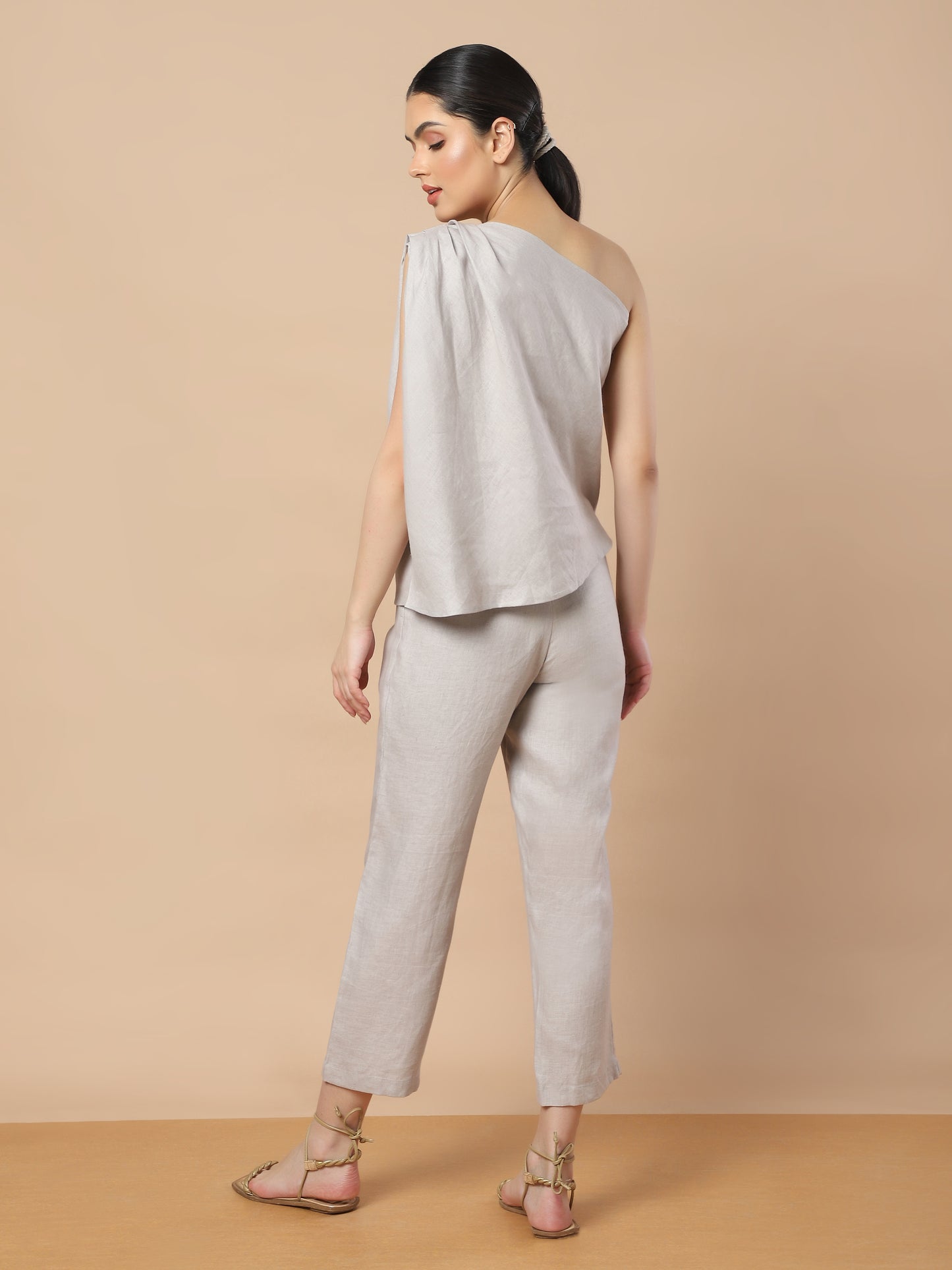 Set aus One-Shoulder-Top und Hose aus Hanf