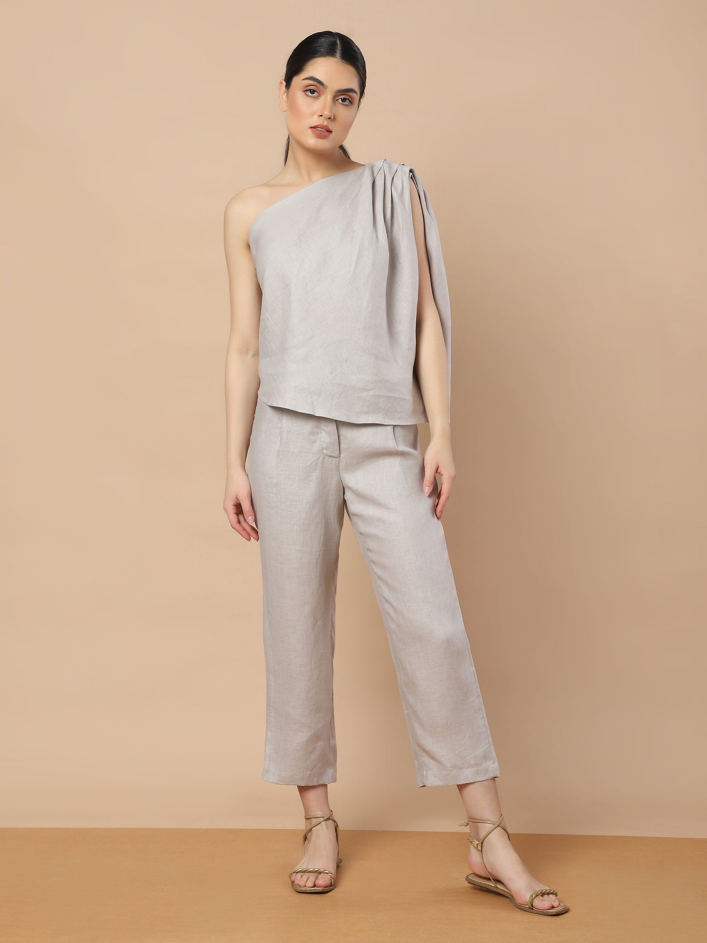 Set aus One-Shoulder-Top und Hose aus Hanf